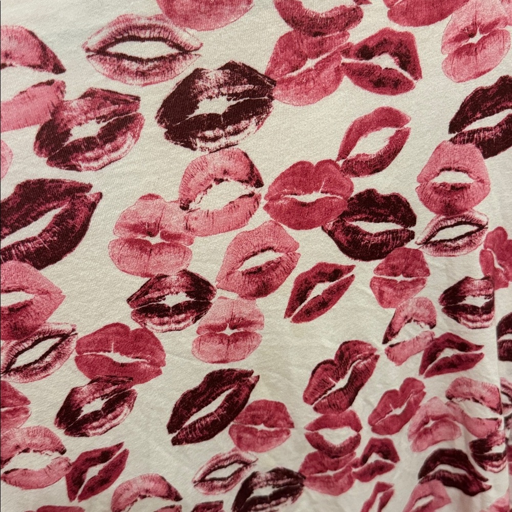💋 SKIMS Valentine's Day Boyfriend Long Sleeve Sleep Shirt Lip Print 💋 - Picture 6 of 6